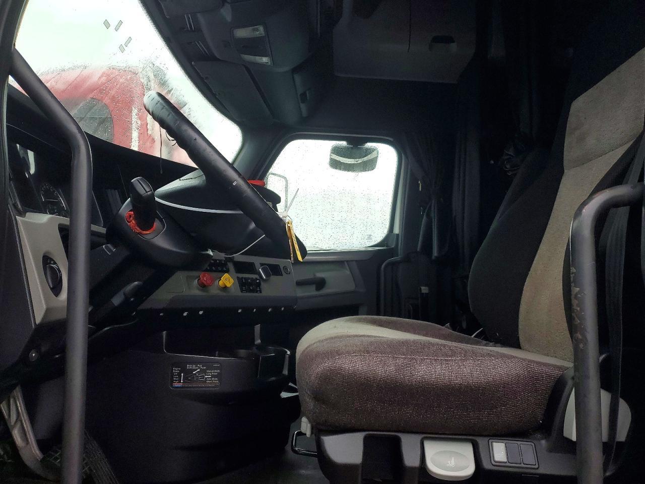 2019 Freightliner Cascadia 126 Semi Truck