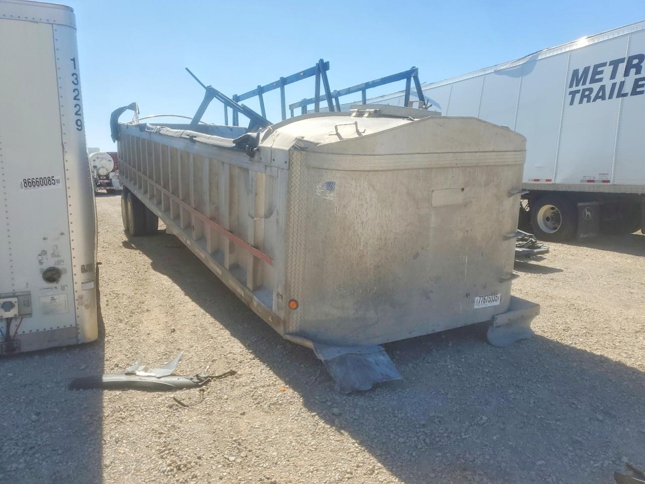 2004 Trvs 2004 Travis END Dump Trailer
