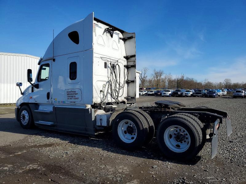2012 Freightliner Cascadia 1-truck cab and Chassis