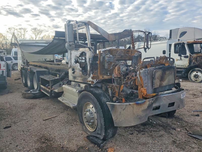 2012 Peterbilt 348 ROLL-OFF Container Truck