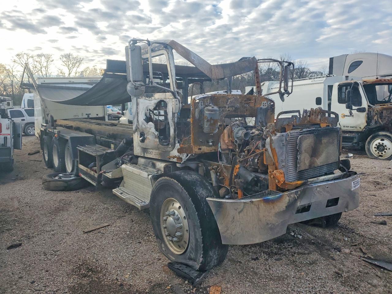 2012 Peterbilt 348 ROLL-OFF Container Truck
