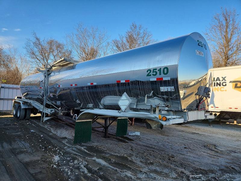 1995 Polar Tank Trailer
