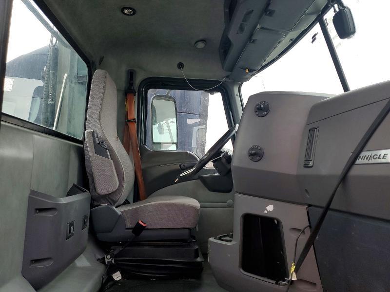 2018 Mack CXU613 Semi Truck