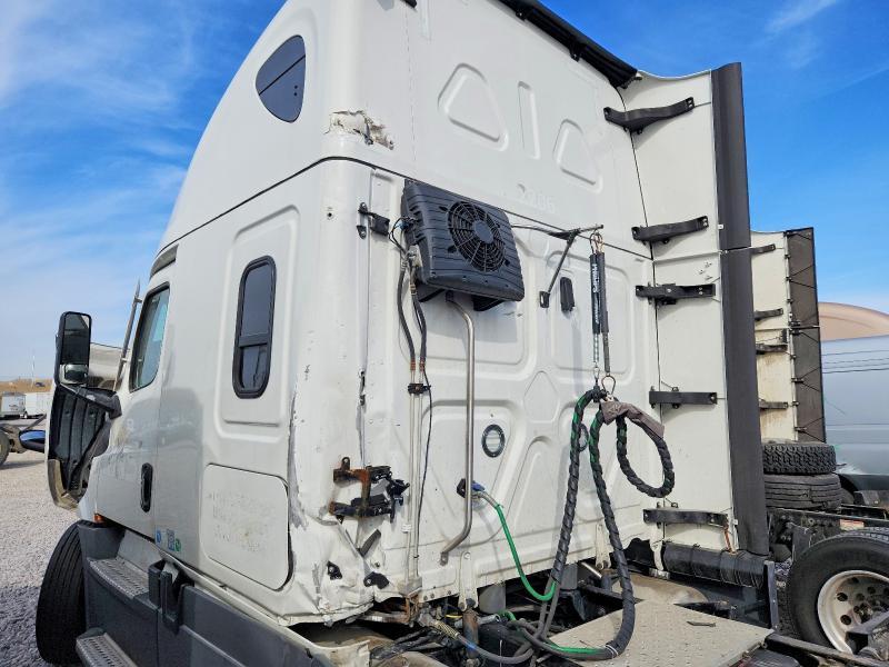 2022 Freightliner Cascadia-Semi Truck