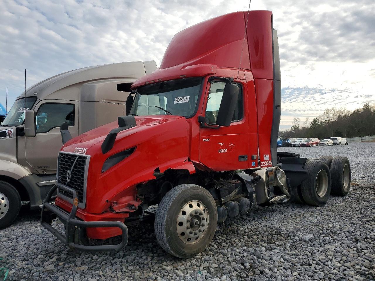 2023 Volvo VNR Semi Truck