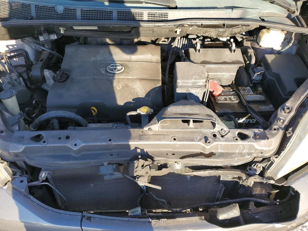 2011 Toyota Sienna le 8-passenger