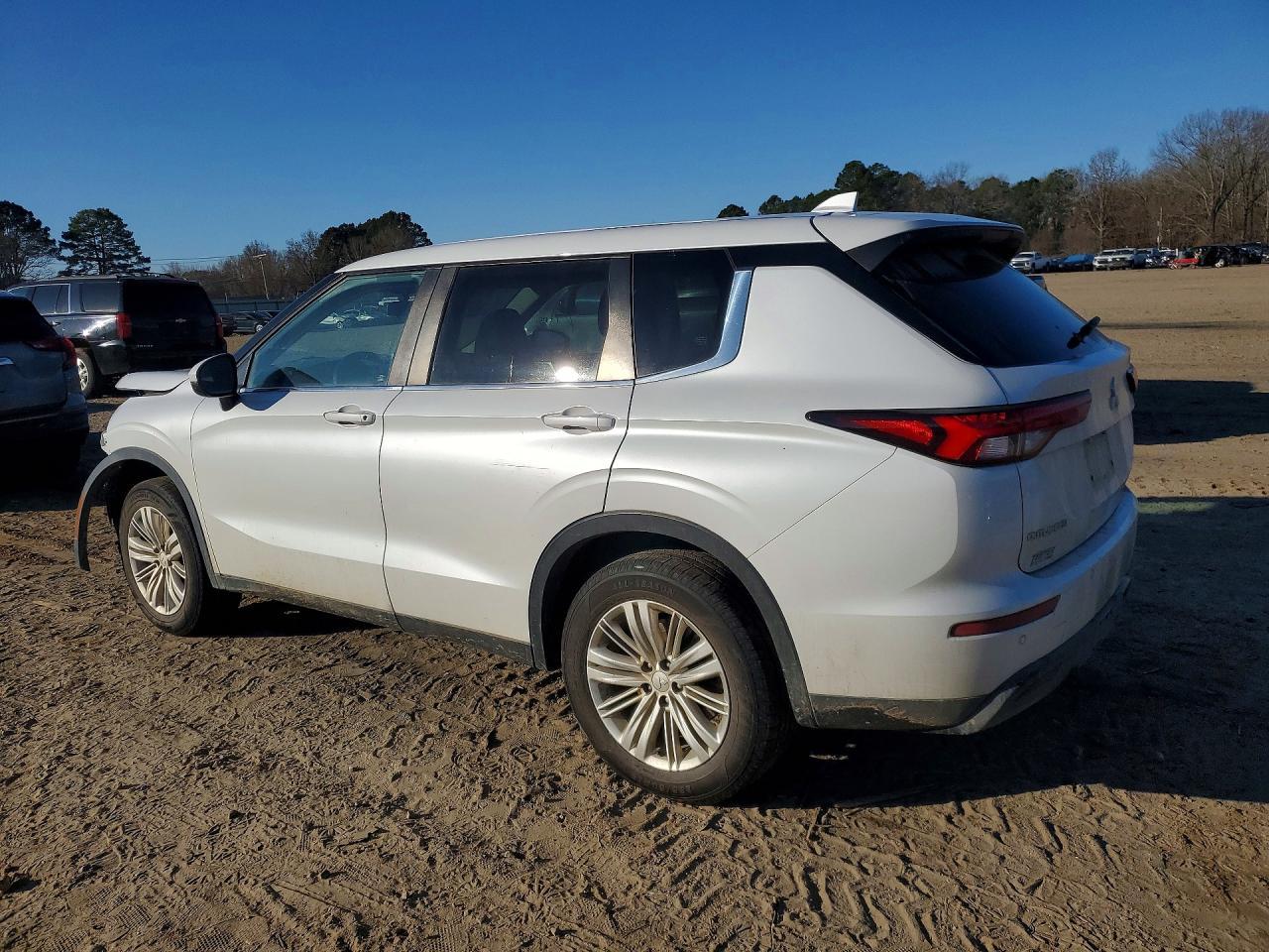 2022 Mitsubishi Outlander es