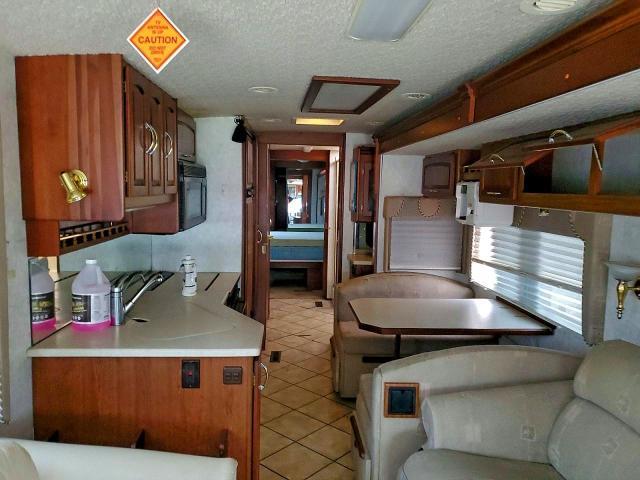 2002 Freightliner Chassis x Line Motor Home