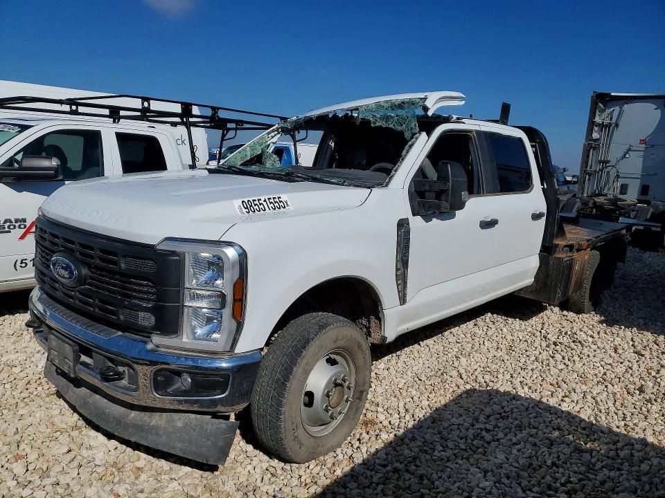2024 Ford F350 Super Duty Flatbed Truck