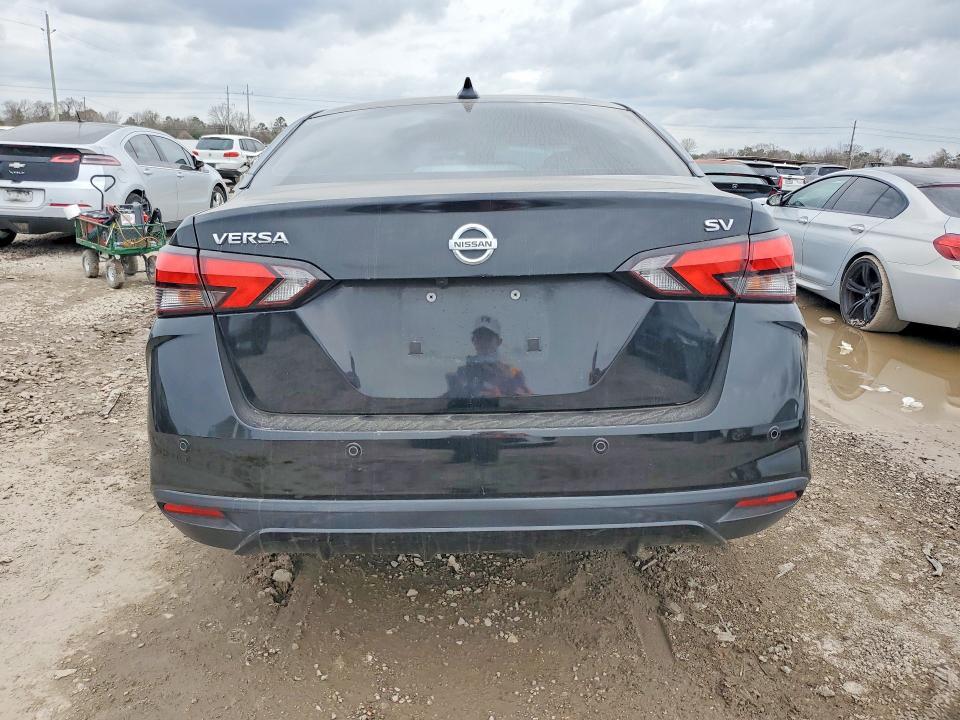 2020 Nissan Versa sv