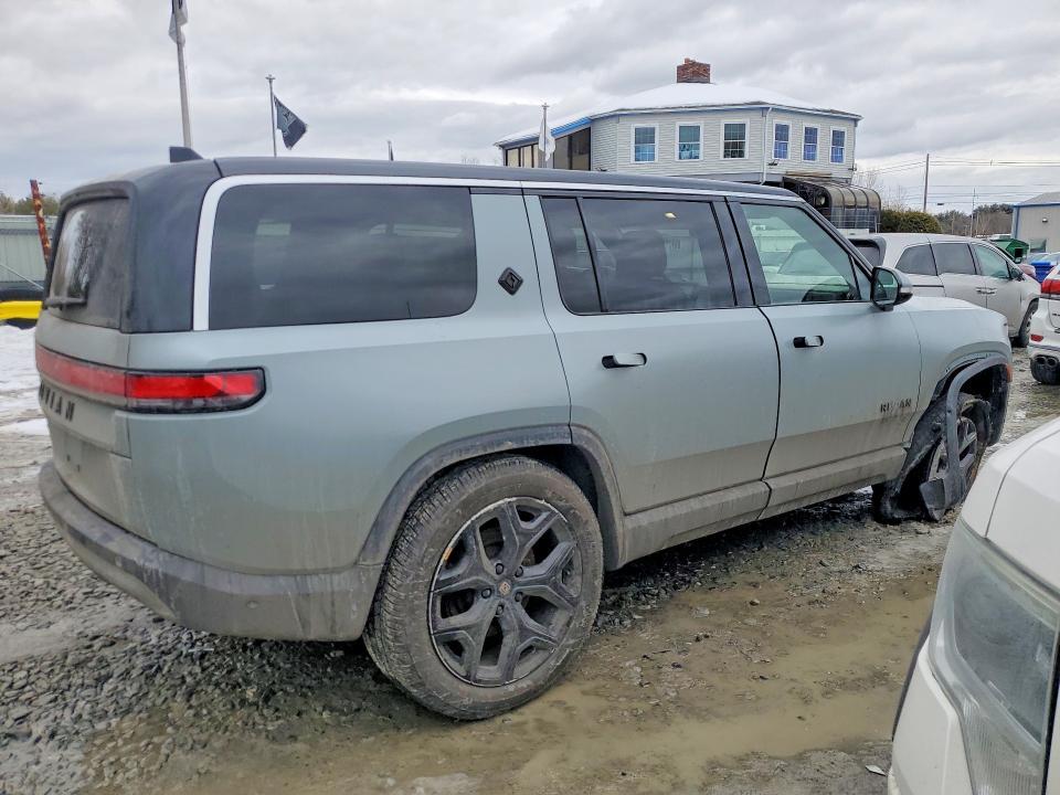 2023 Rivian R1S Adventure