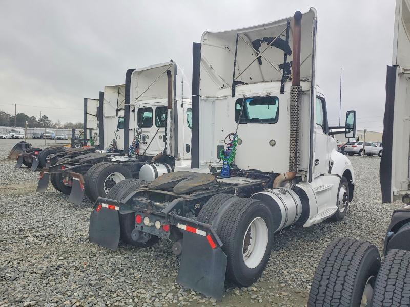 2015 Kenworth T680 Semi Truck