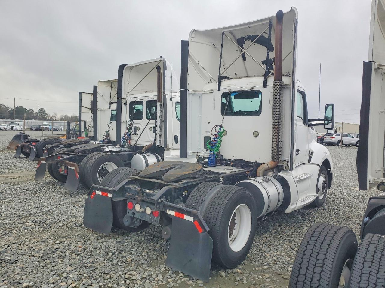 2015 Kenworth T680 Semi Truck
