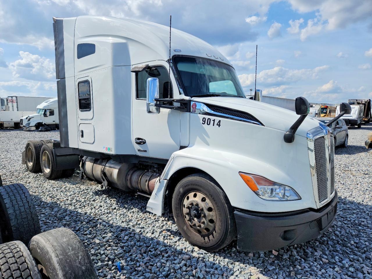 2023 Kenworth T680 Semi Truck
