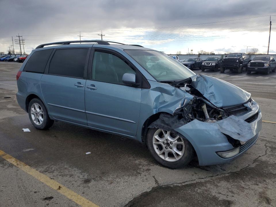2004 Toyota Sienna xle 7 Passenger
