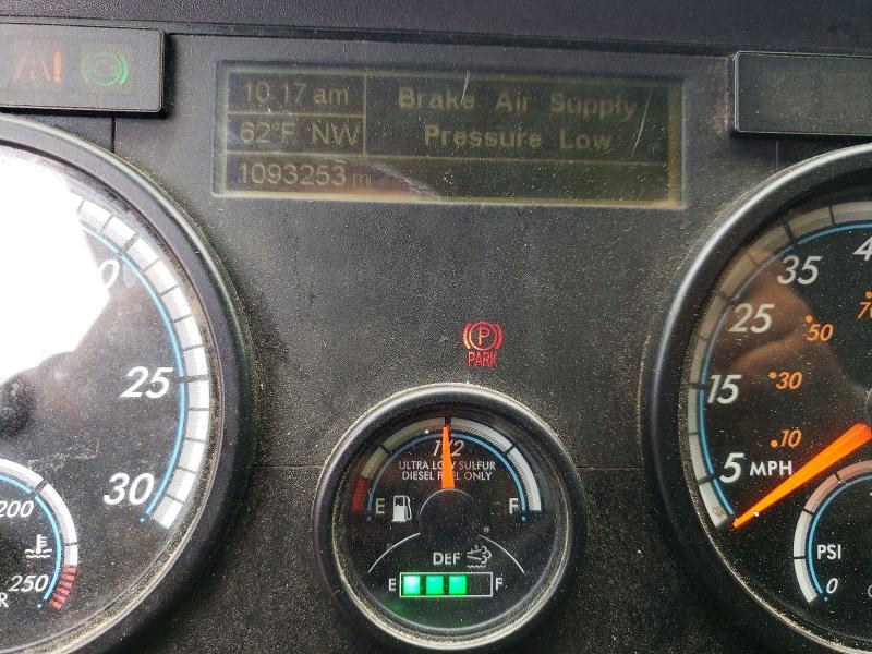 2016 Freightliner Cascadia 126 Semi Truck