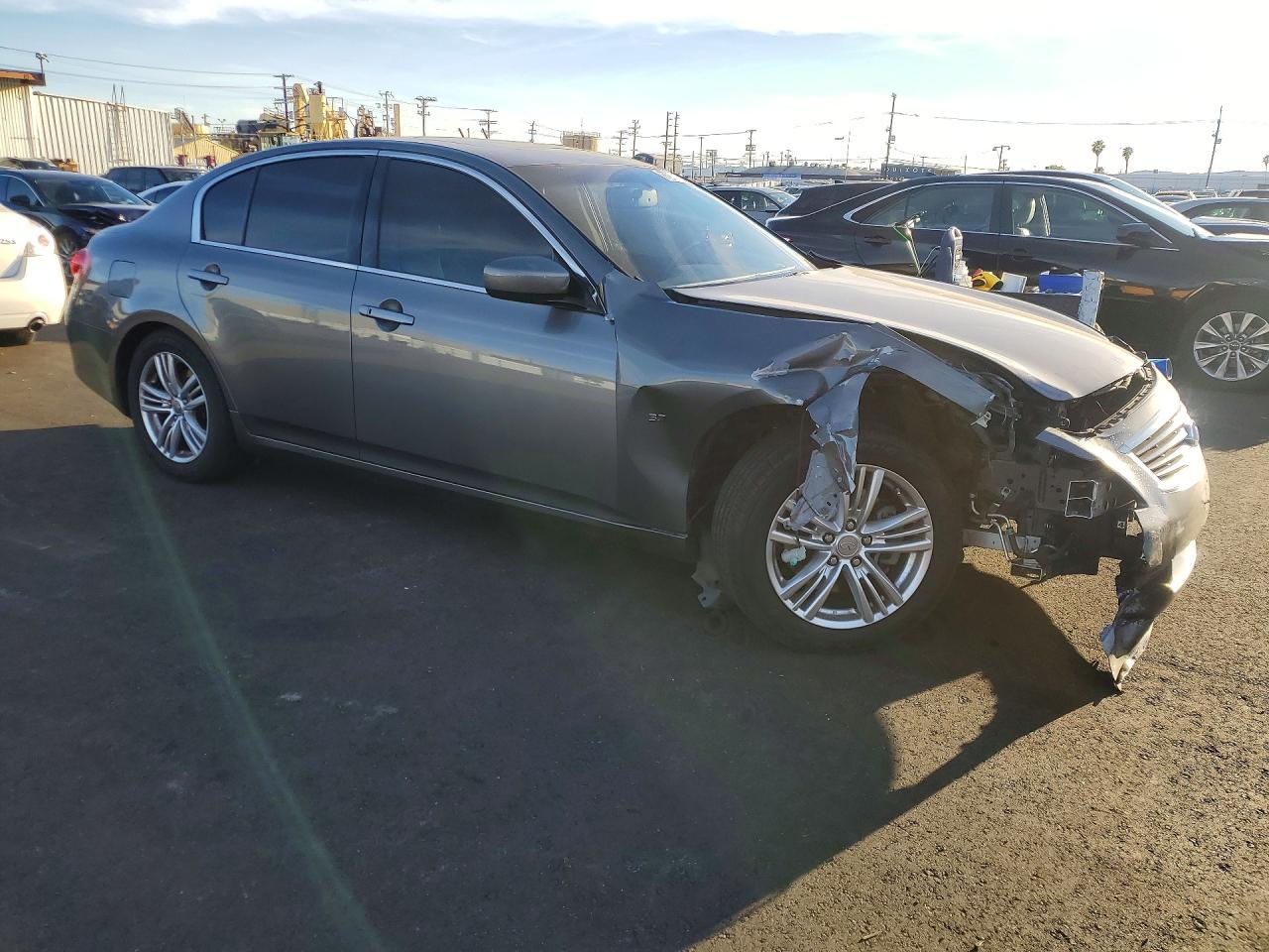 2015 Infiniti Q40