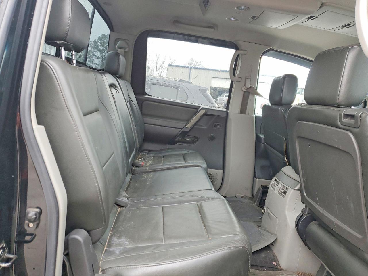 2004 Nissan Titan XE