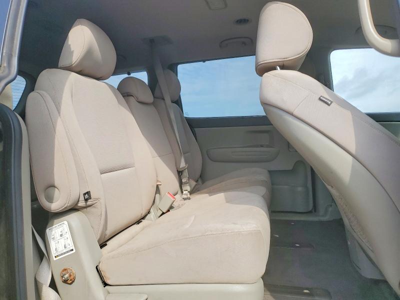 2015 KIA Sedona lx