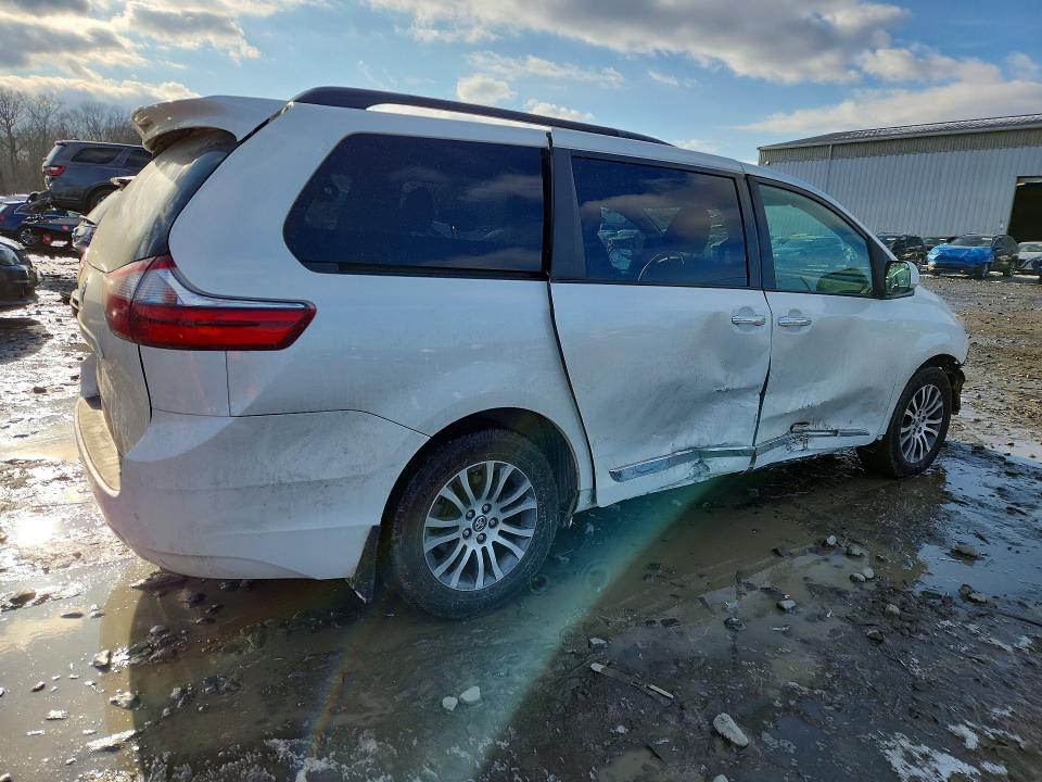 2020 Toyota Sienna xle