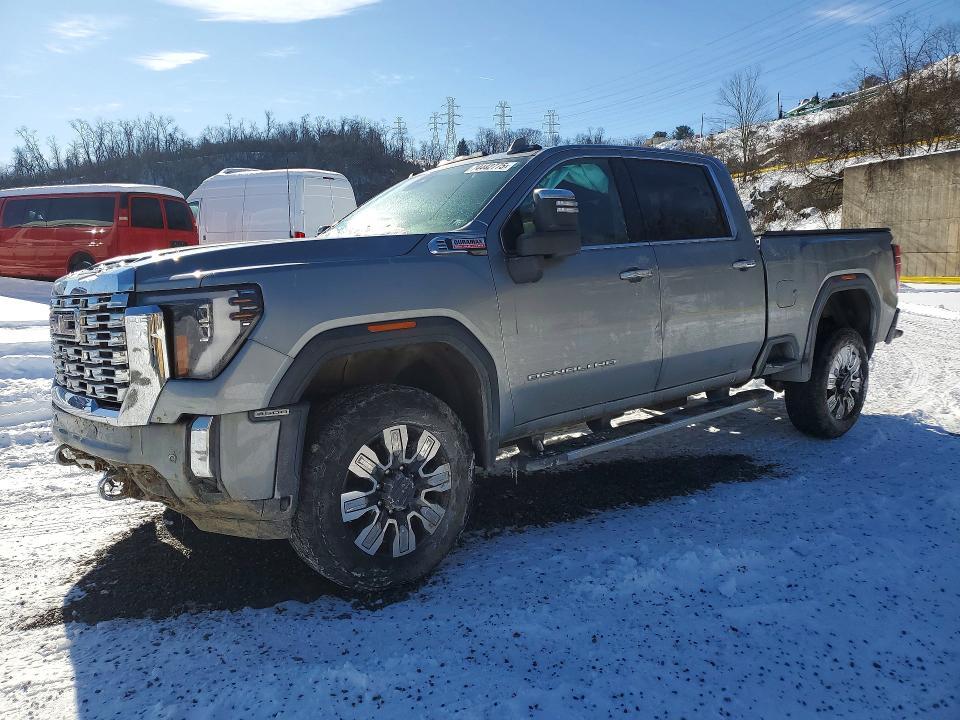 2025 GMC Sierra K3500 Denali