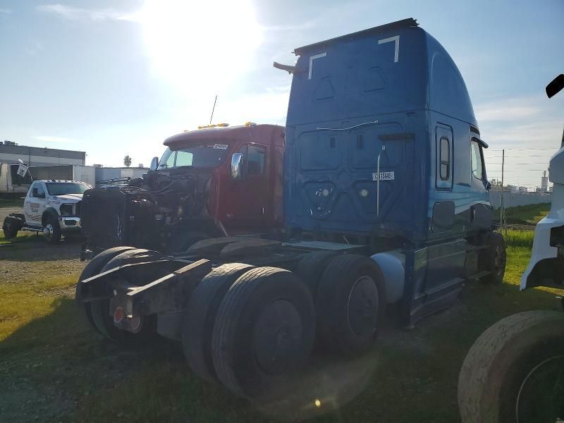 2020 Freightliner Cascadia 126