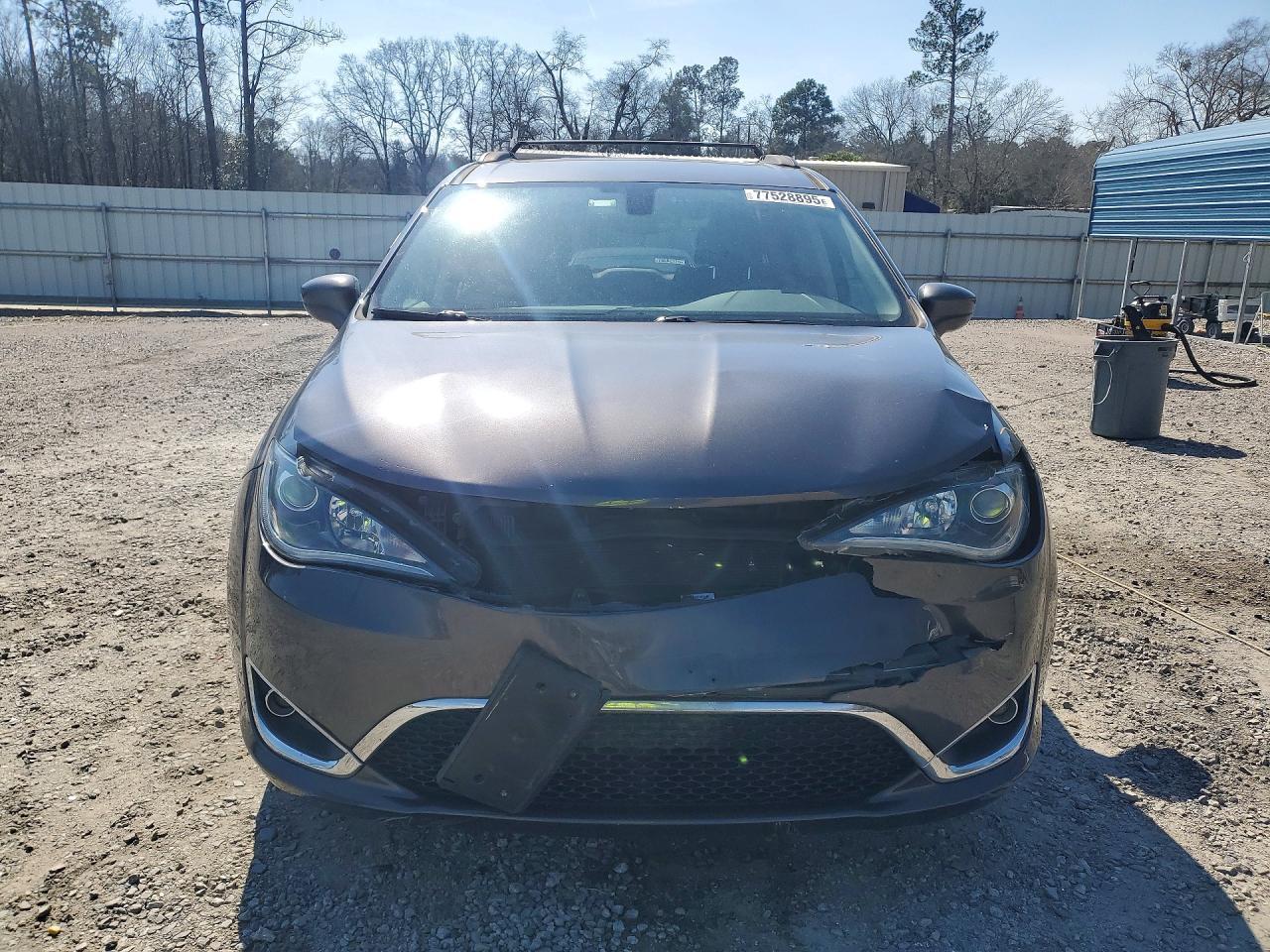 2017 Chrysler Pacifica Touring l