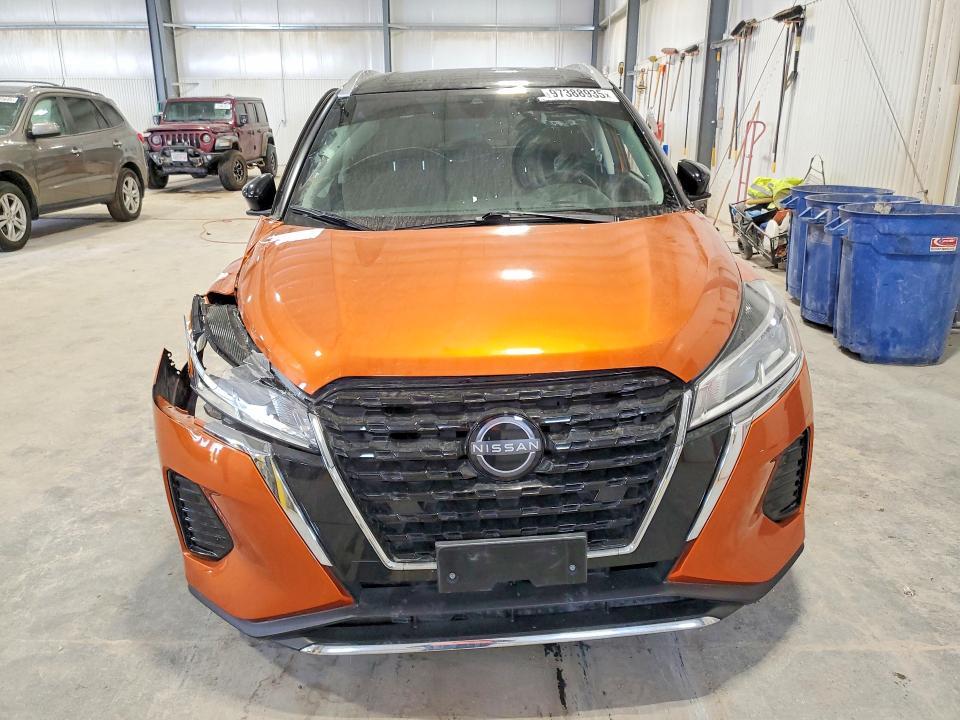 2024 Nissan Kicks sv
