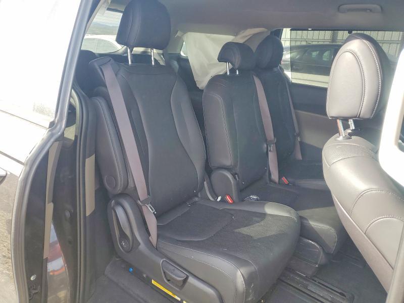 2025 KIA Carnival ex