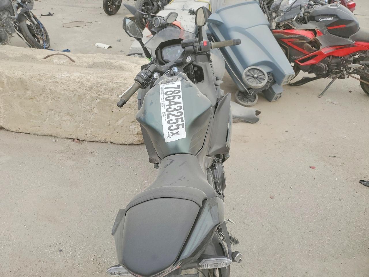 2025 Kawasaki EX650 P