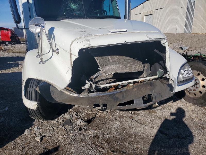 2017 Freigliner 2017 Freightliner Convention Semi Truck