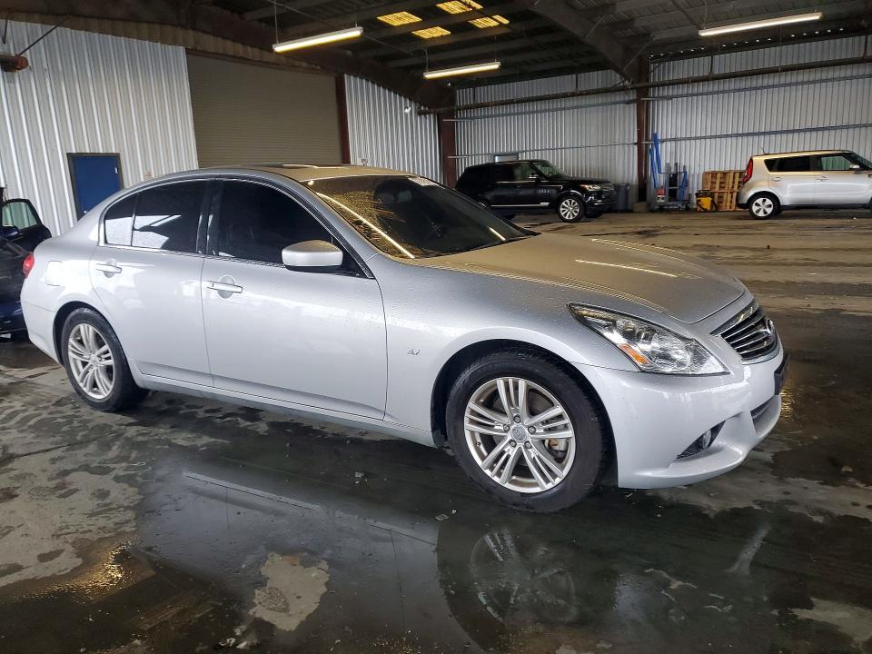 2015 Infiniti Q40