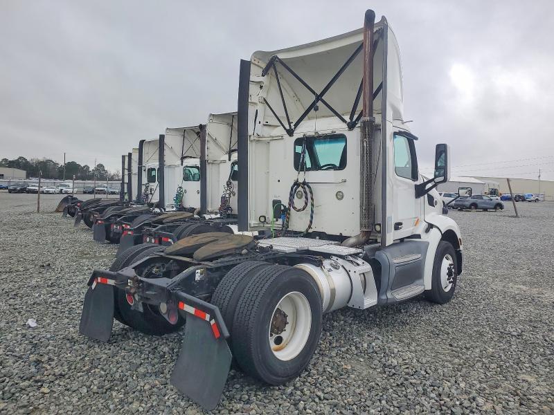 2017 Peterbilt 579 Semi Truck