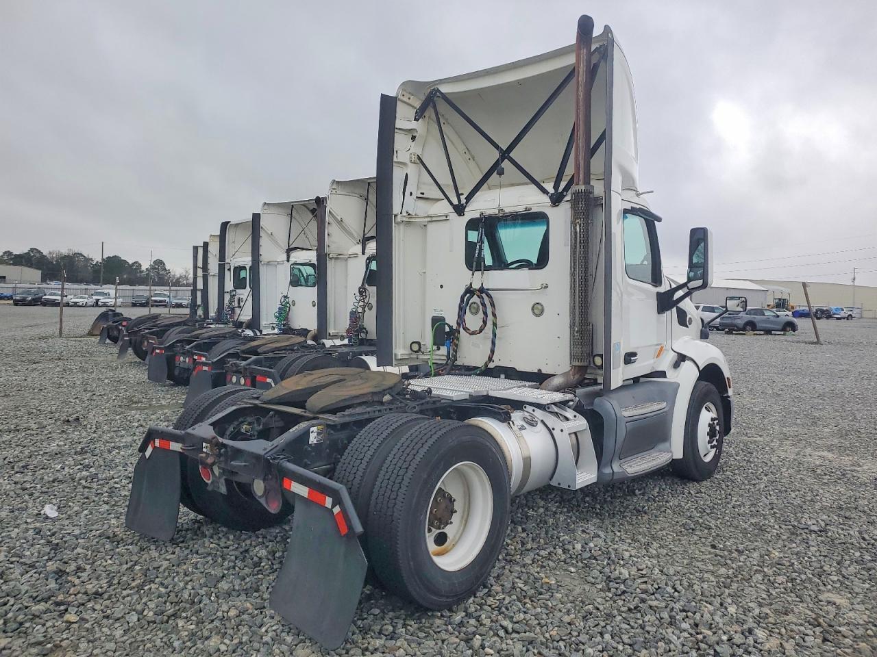 2017 Peterbilt 579 Semi Truck