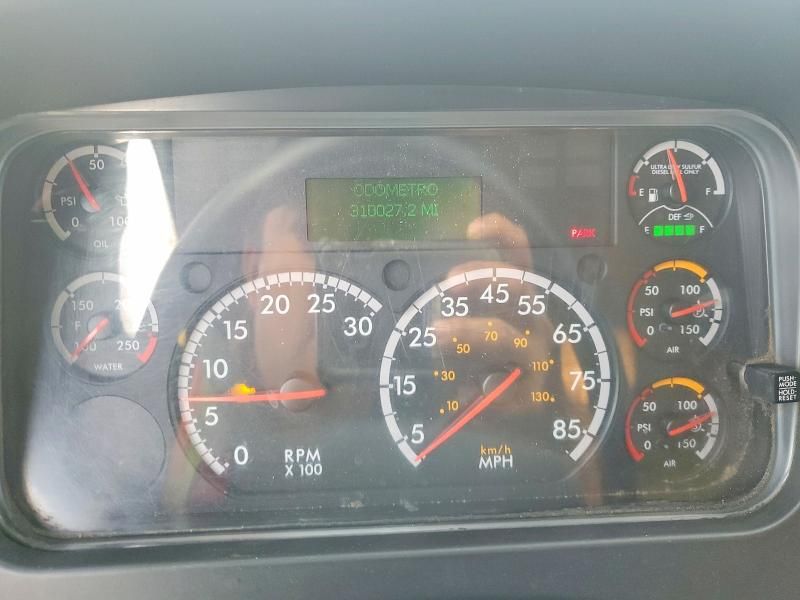 2016 Freightliner Business Class M2 BOX Truck