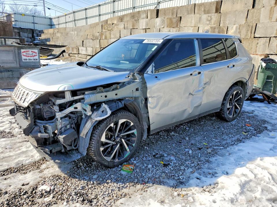 2022 Mitsubishi Outlander es