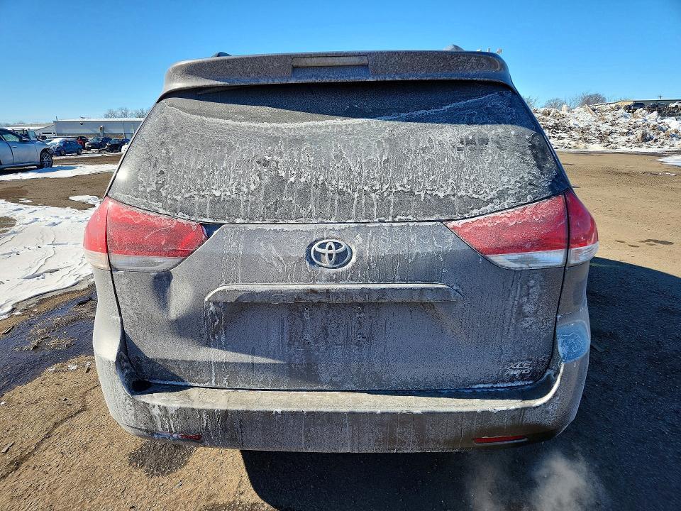 2011 Toyota Sienna xle