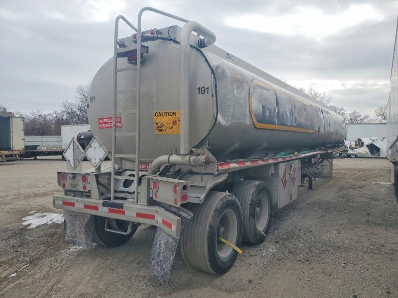 2009 LBT Fuel Tank Trailer