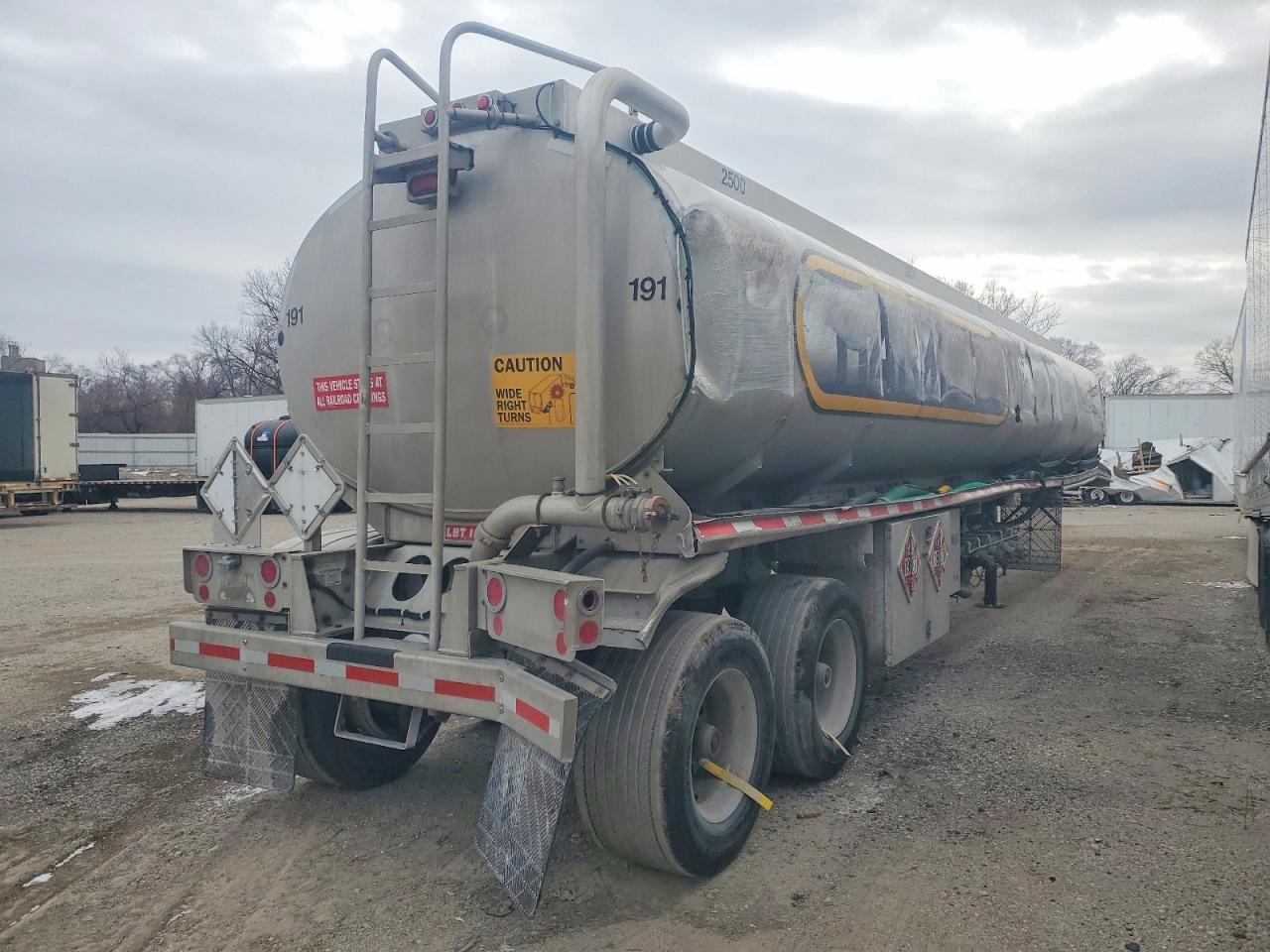 2009 LBT Fuel Tank Trailer