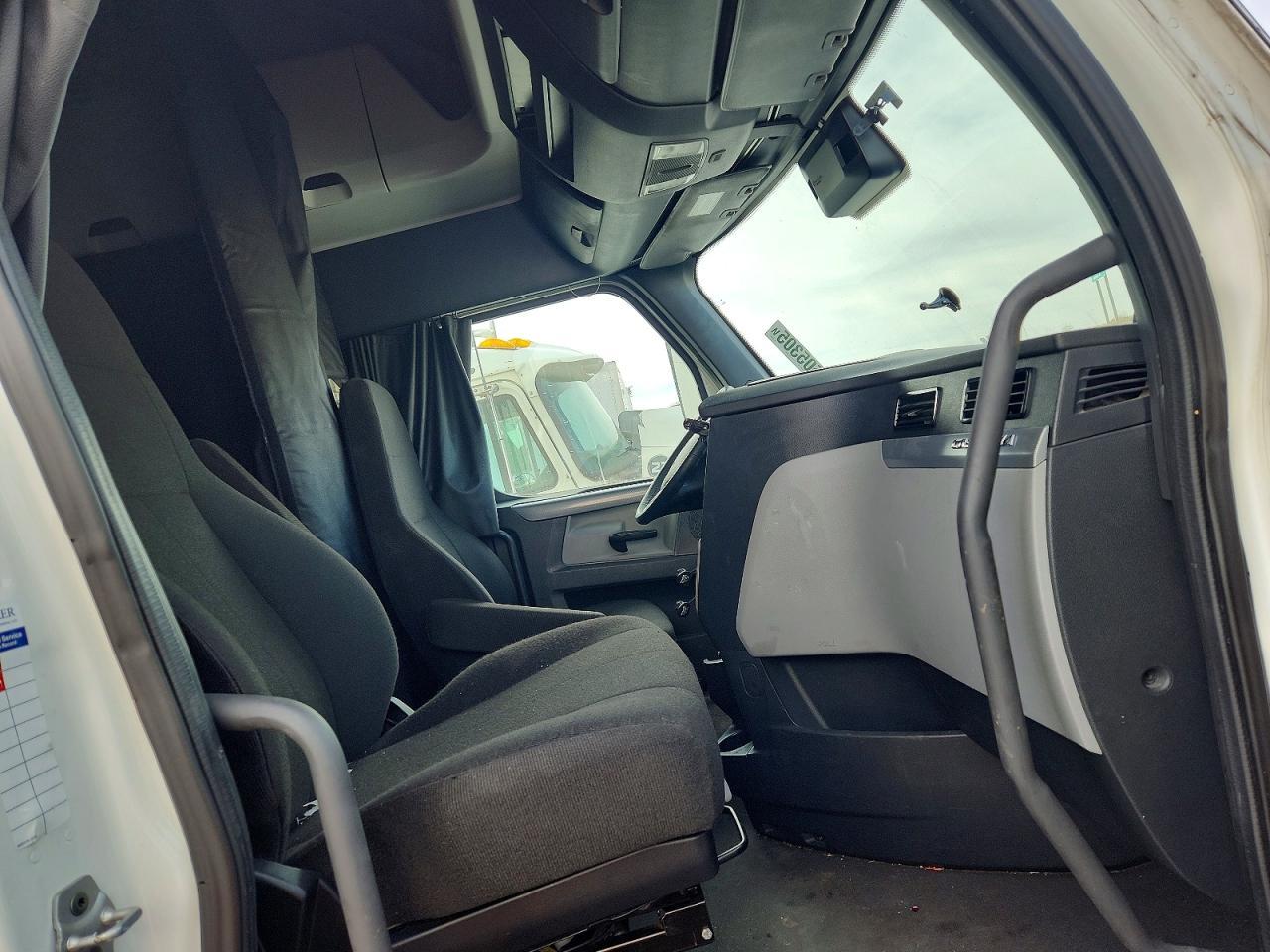 2022 Freightliner Cascadia-Semi Truck