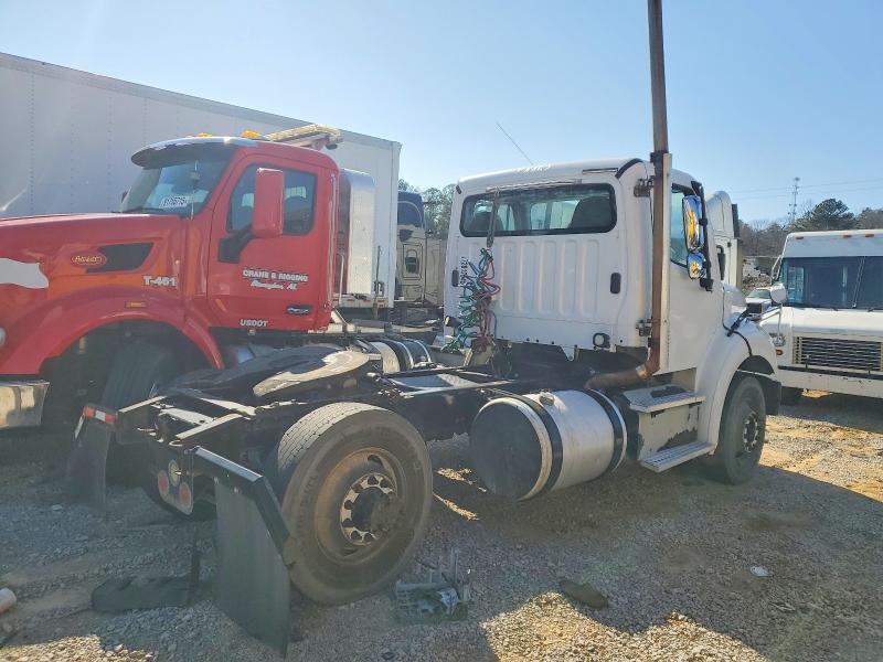 2015 Freightliner Business Class M2 Semi Truck