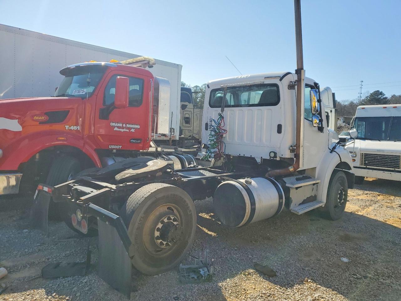 2015 Freightliner Business Class M2 Semi Truck