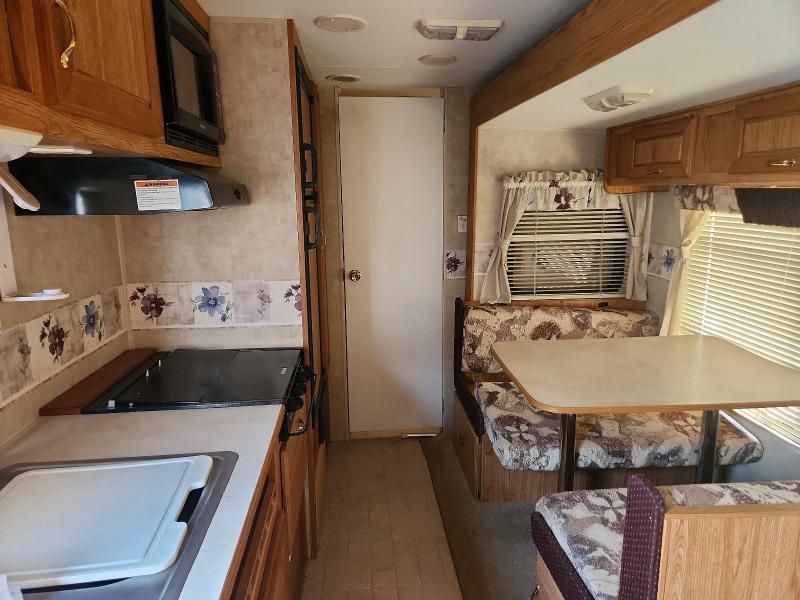 2004 Fleetwood Pioneer Camper