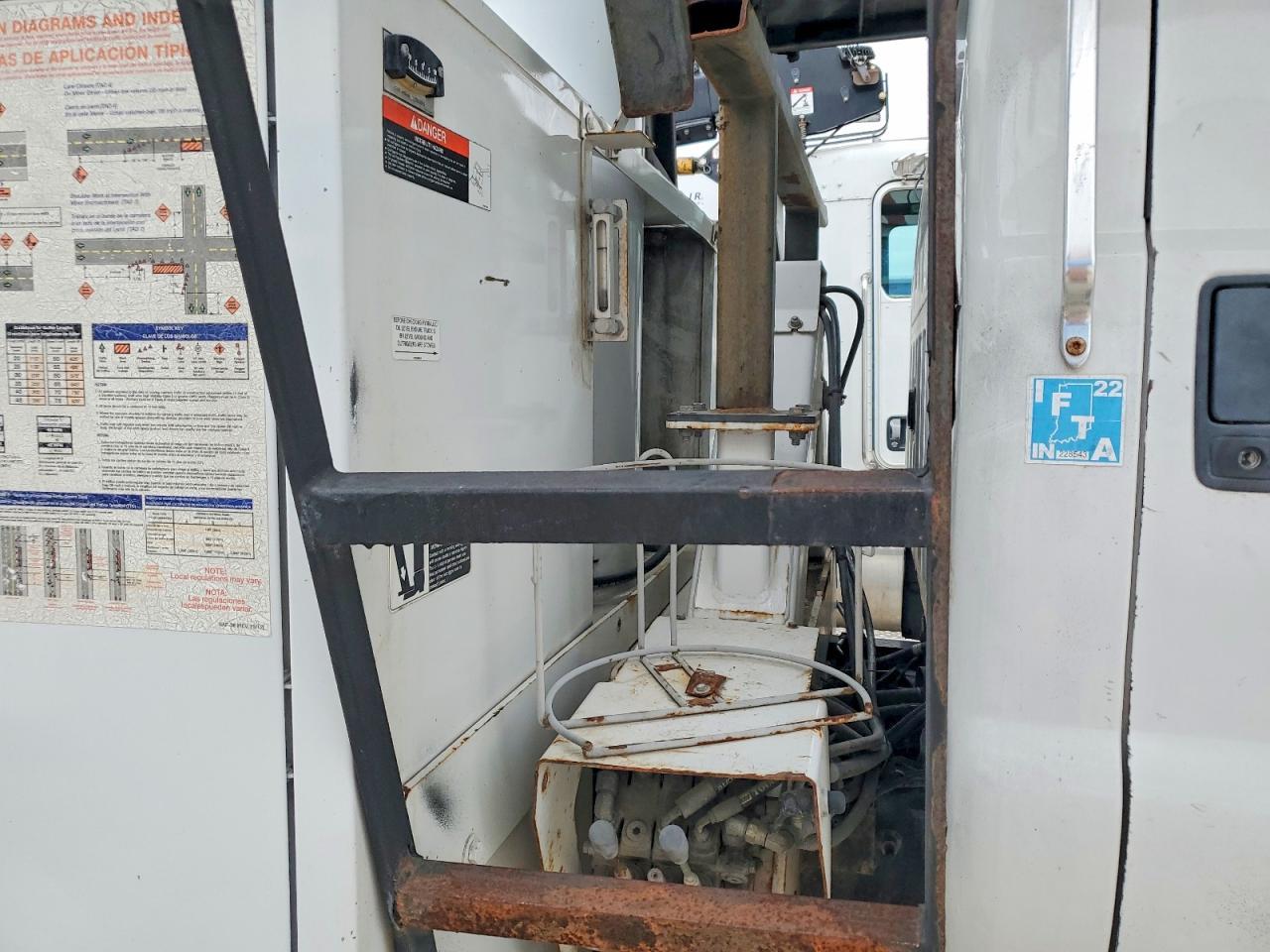 2015 Ford F750 Super Duty Chipper Truck