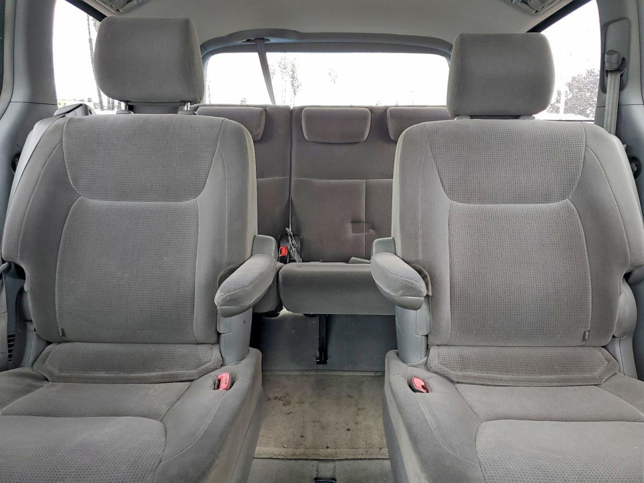 2004 Toyota Sienna ce