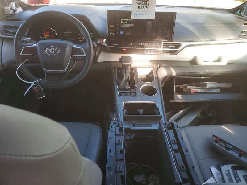 2025 Toyota Sienna xle 8-passenger