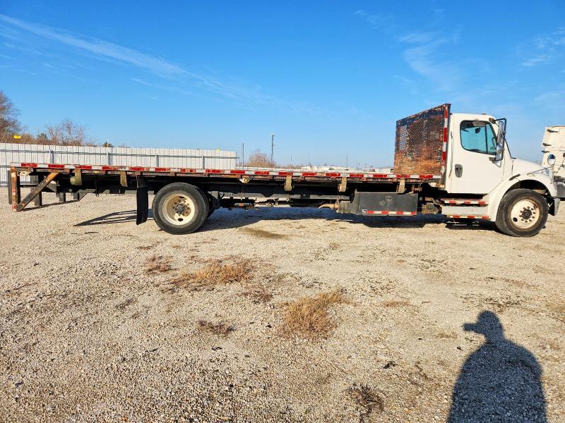 2017 Freightliner Business Class M2 Flatbed Truck