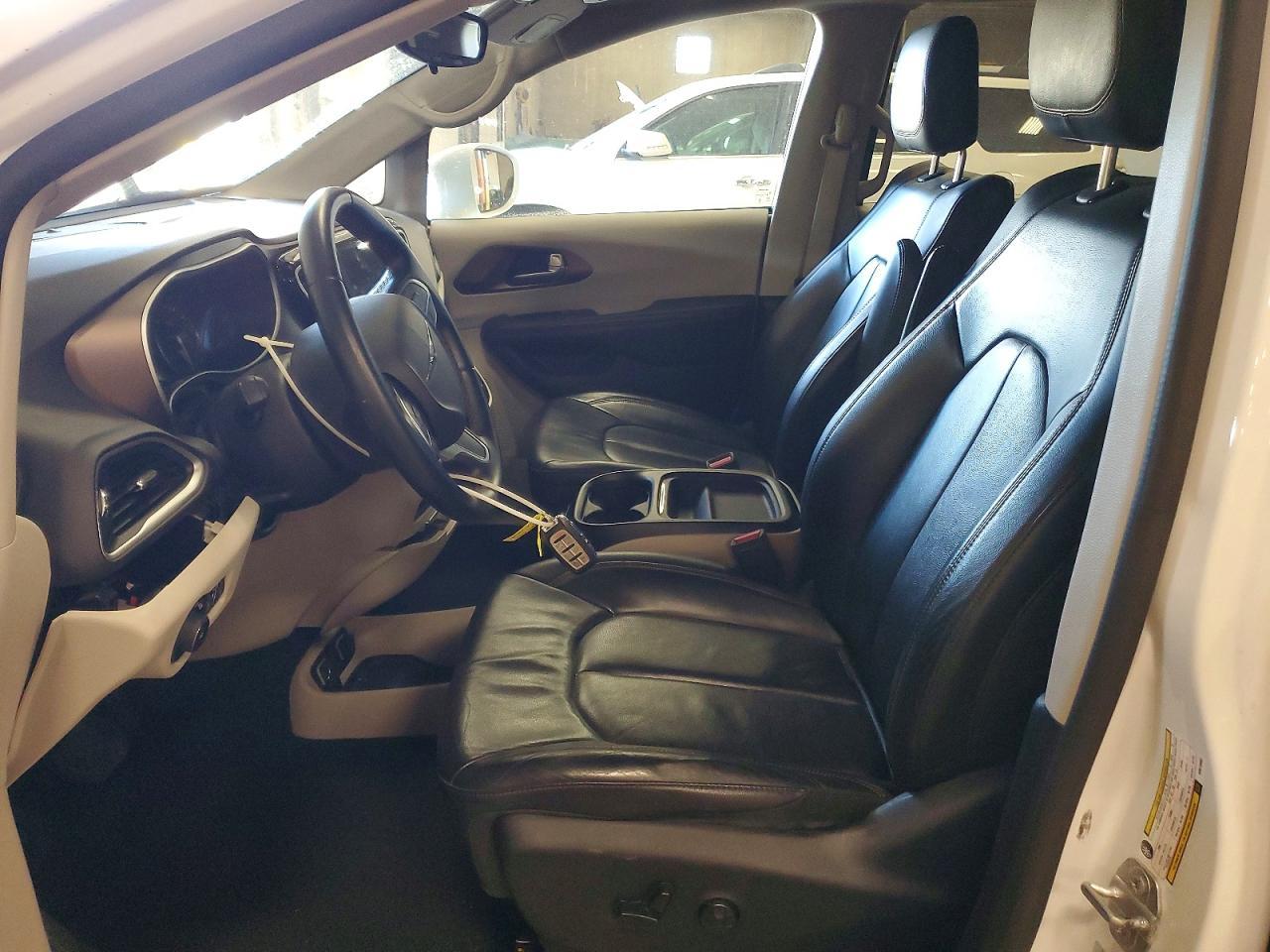 2017 Chrysler Pacifica Touring l
