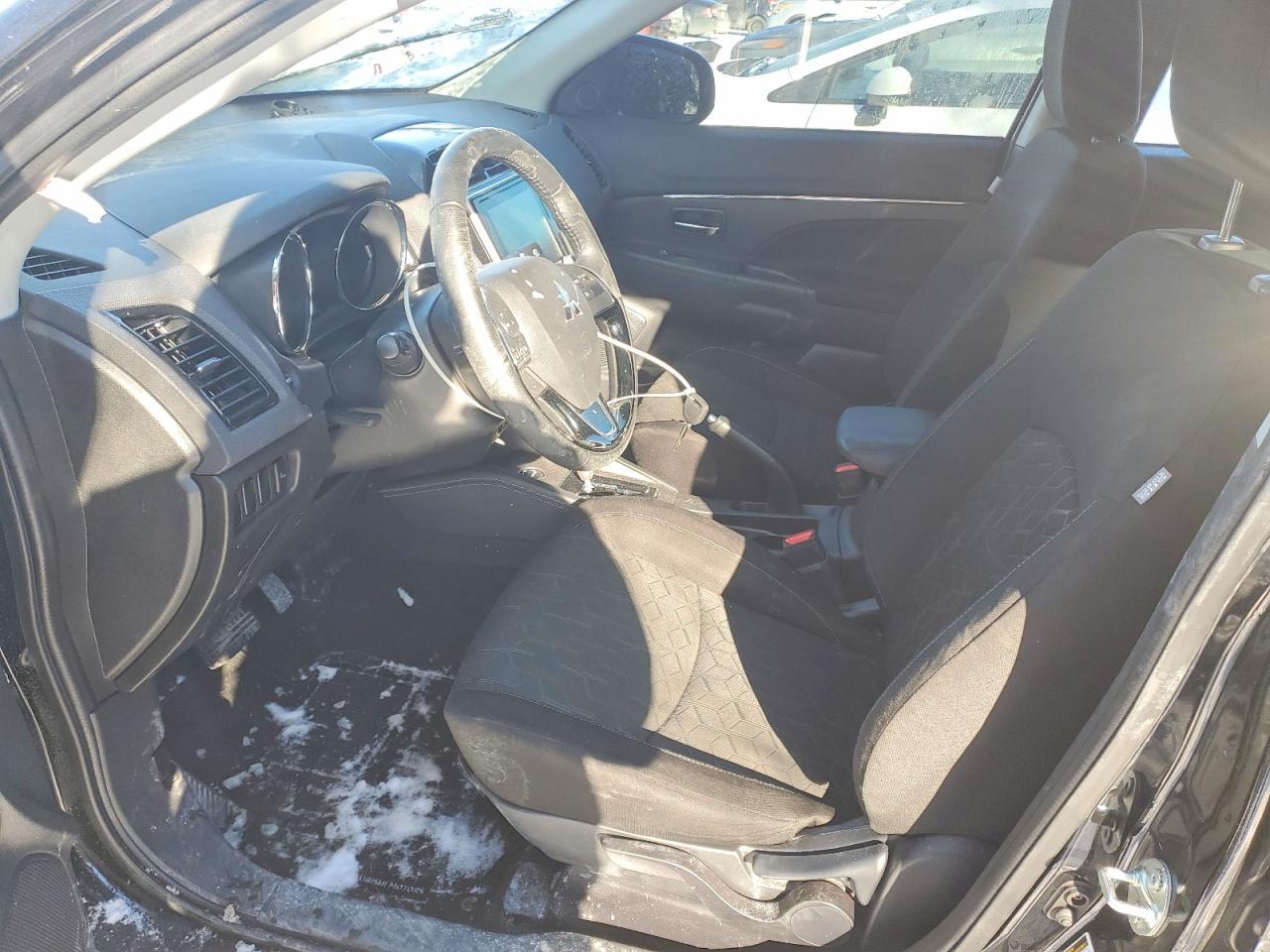 2023 Mitsubishi Rvr se