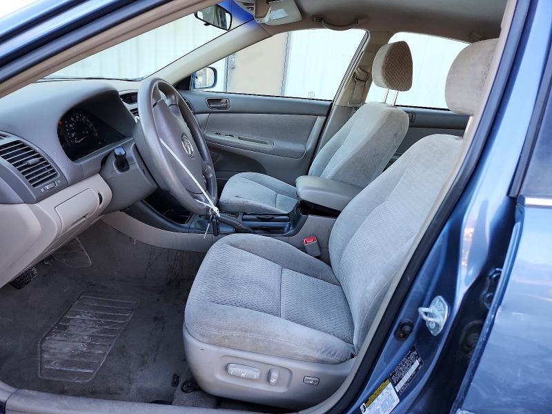 2004 Toyota Camry le